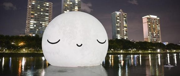 18-метровая композиция Супер Луна в Сеуле