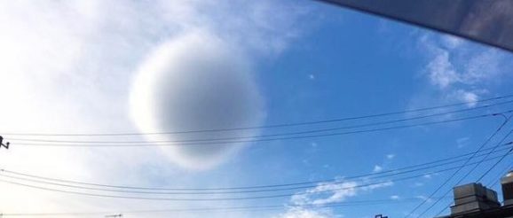 Облако в виде круглого снежка.